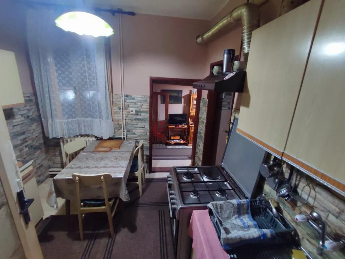 Prodaja, kuća, 250m², Novo Selo, Subotica