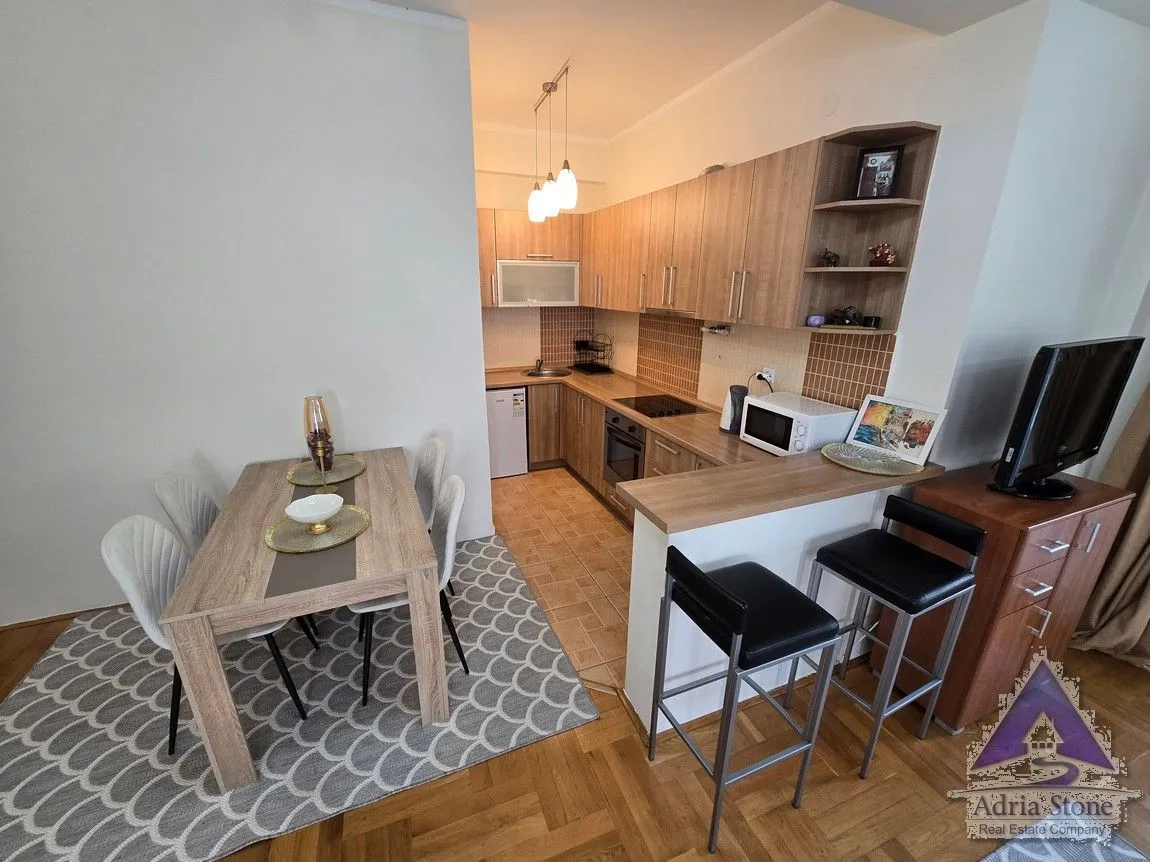 Prodaja, dvosoban stan, 64m², Podmaine, Budva
