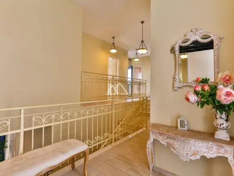 Prodaja, kuća, 240m², Centar, Tivat - image 8