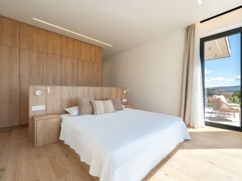 Izdavanje, kuća, 200m², Kavač, Kotor - image 9