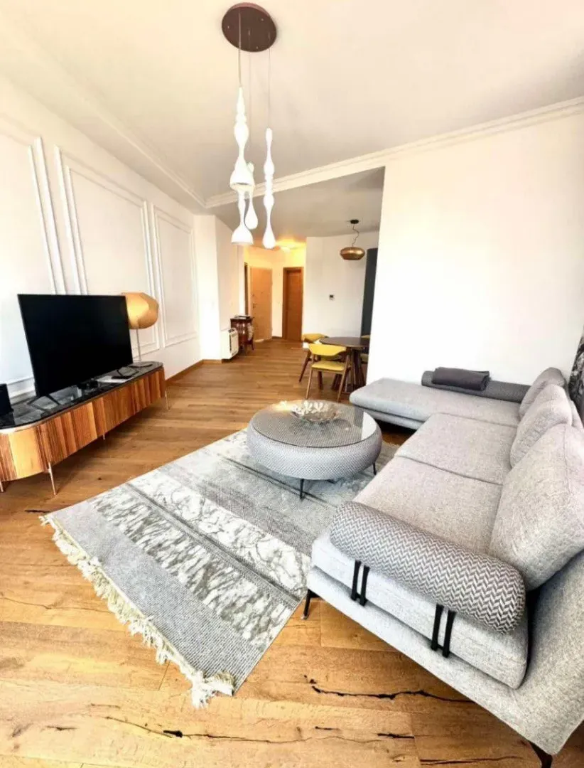 Izdavanje, dvosoban stan, 95m², Podgorica, Crna Gora