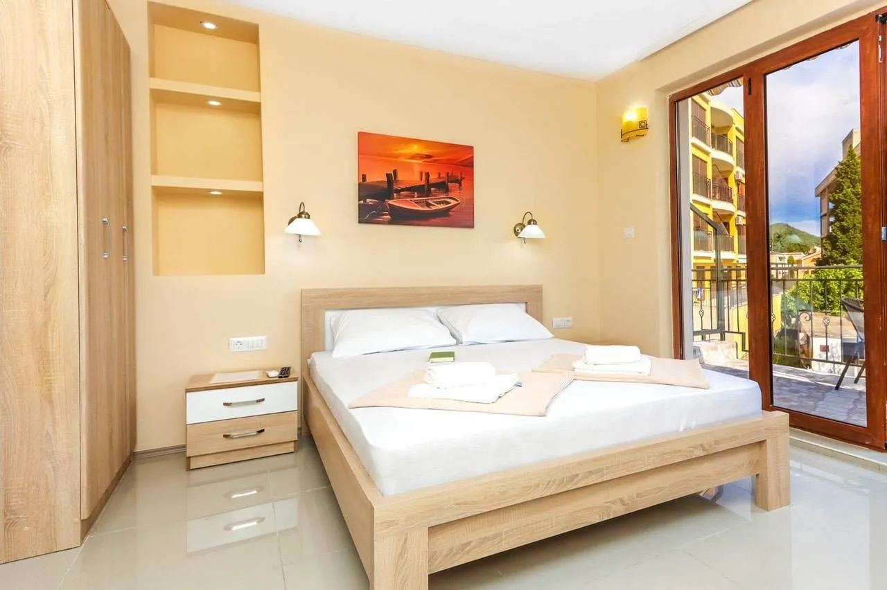 Sale, hospitality venue, 450m², Petrovac, Budva