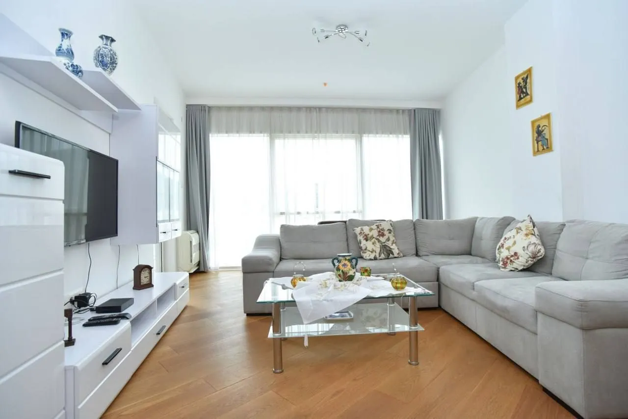 Rent, one bedroom apartment, 64m², Tre Canne, Budva