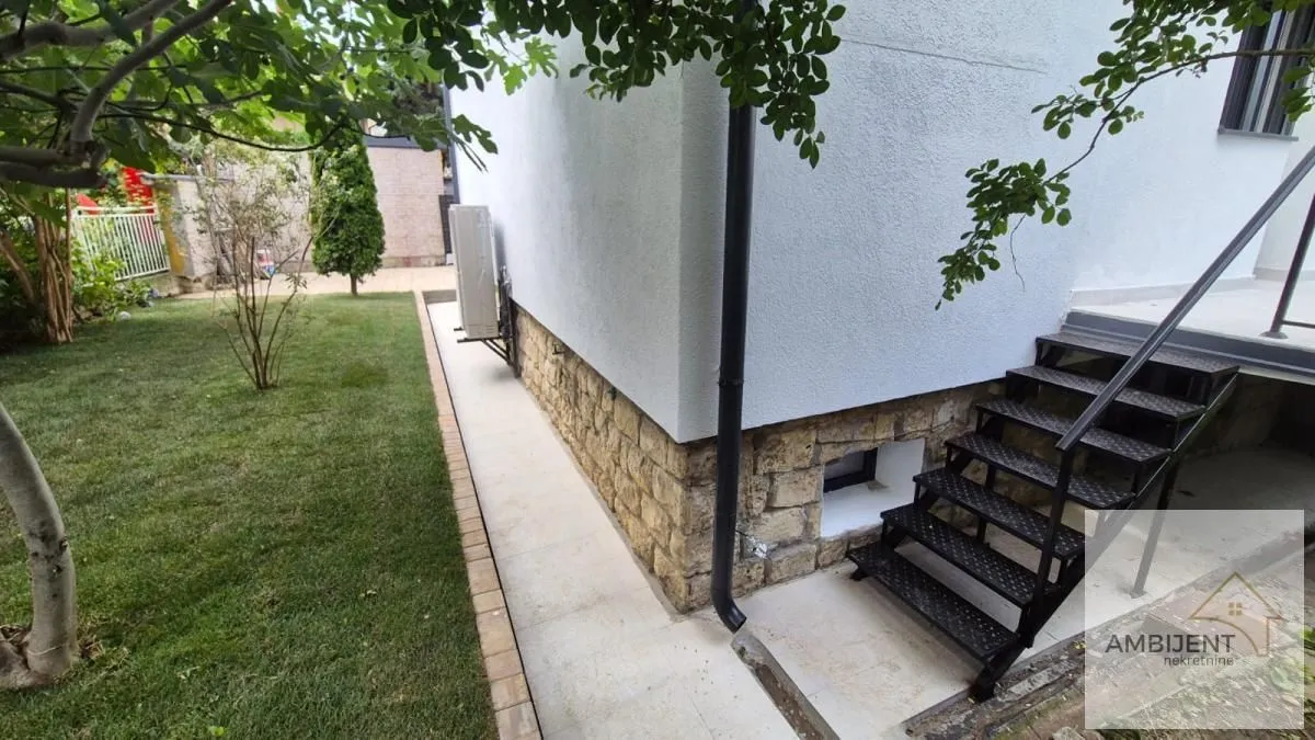 Sale, house, 233m², Čukarica, Beograd