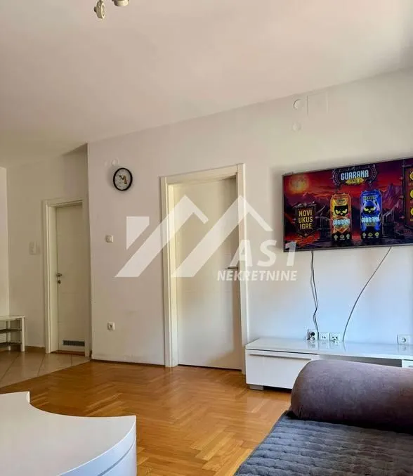 Izdavanje, jednosoban stan, 41m², Grbavica, Novi Sad Sve Podlokacije