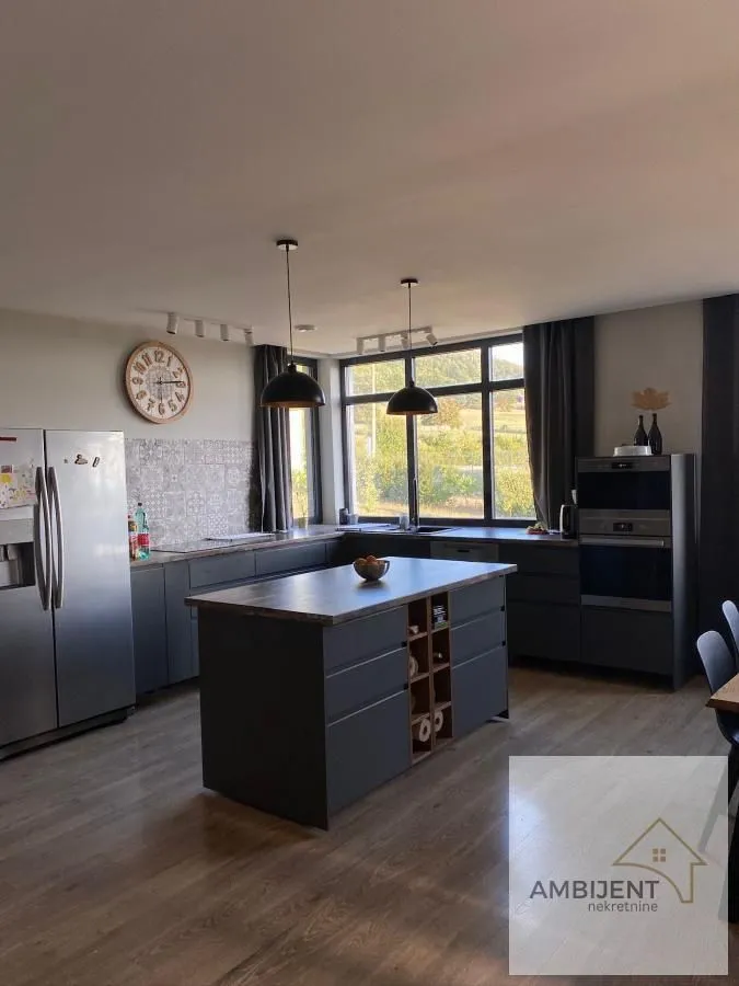 Sale, house, 600m², Sopot, Beograd
