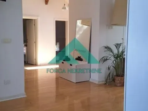 Izdavanje, četvorosoban stan, 110m², Savski Venac, Beograd - image 13