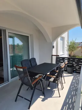 Rent, two bedroom apartment, 84m², Kalimanj, Tivat - image 18