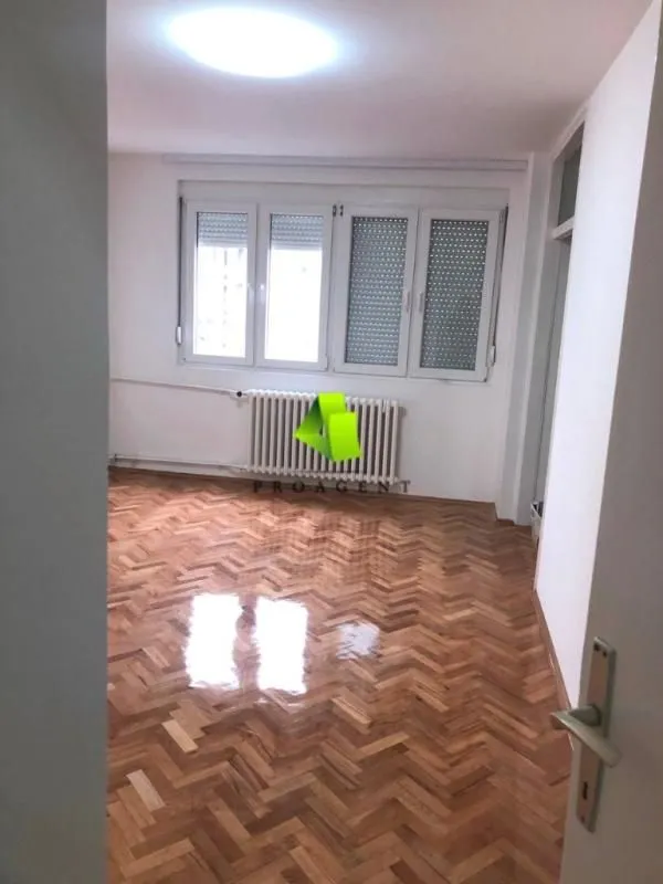 Izdavanje, poslovni prostor, 45m², Medijana, Niš