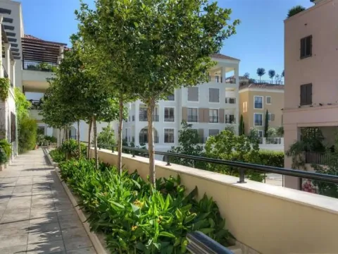 Prodaja, dvosoban stan, 100m², Centar, Tivat - image 15