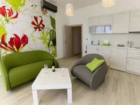 Prodaja, stan, 72m², Dobra Voda, Bar - image 4