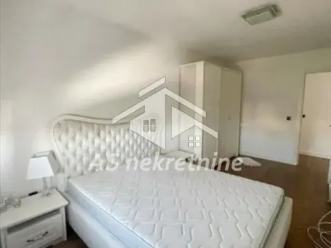 Izdavanje, trosoban stan, 79m², Južni Bulevar, Vračar Sve Podlokacije - image 8