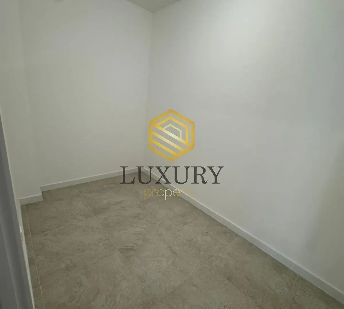 Prodaja, trosoban stan, 127m², Tološka šuma, Podgorica