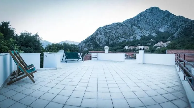 Prodaja, četvorosoban stan, 180m², Kotor, Crna Gora