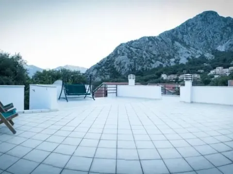 Prodaja, četvorosoban stan, 180m², Kotor, Crna Gora - image 11