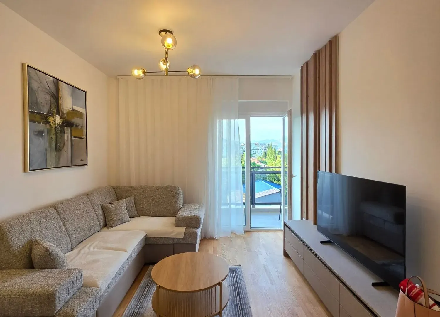 Izdavanje, jednosoban stan, 45m², Pobrežje, Podgorica