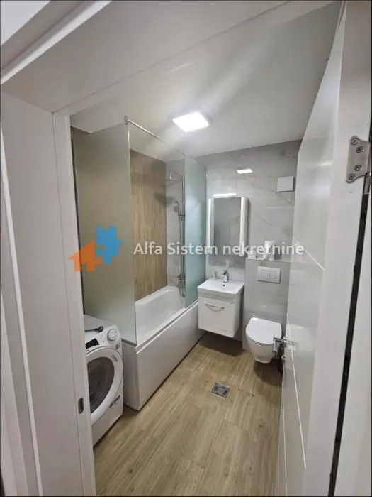 Izdavanje, četvorosoban stan, 120m², Savski Venac, Beograd