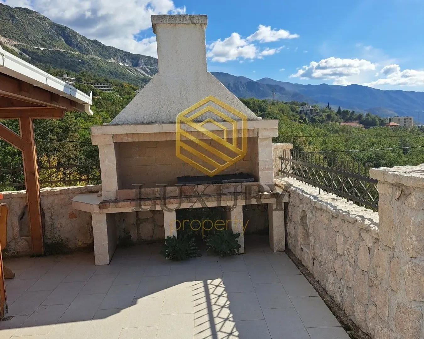 Sale, house, 400m², Markovići, Budva