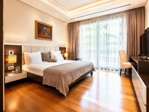 Rent, two bedroom apartment, 180m², Budva, Crna Gora - image 8