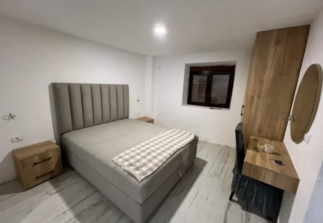 Izdavanje, jednosoban stan, 42m², Stara Varoš, Podgorica