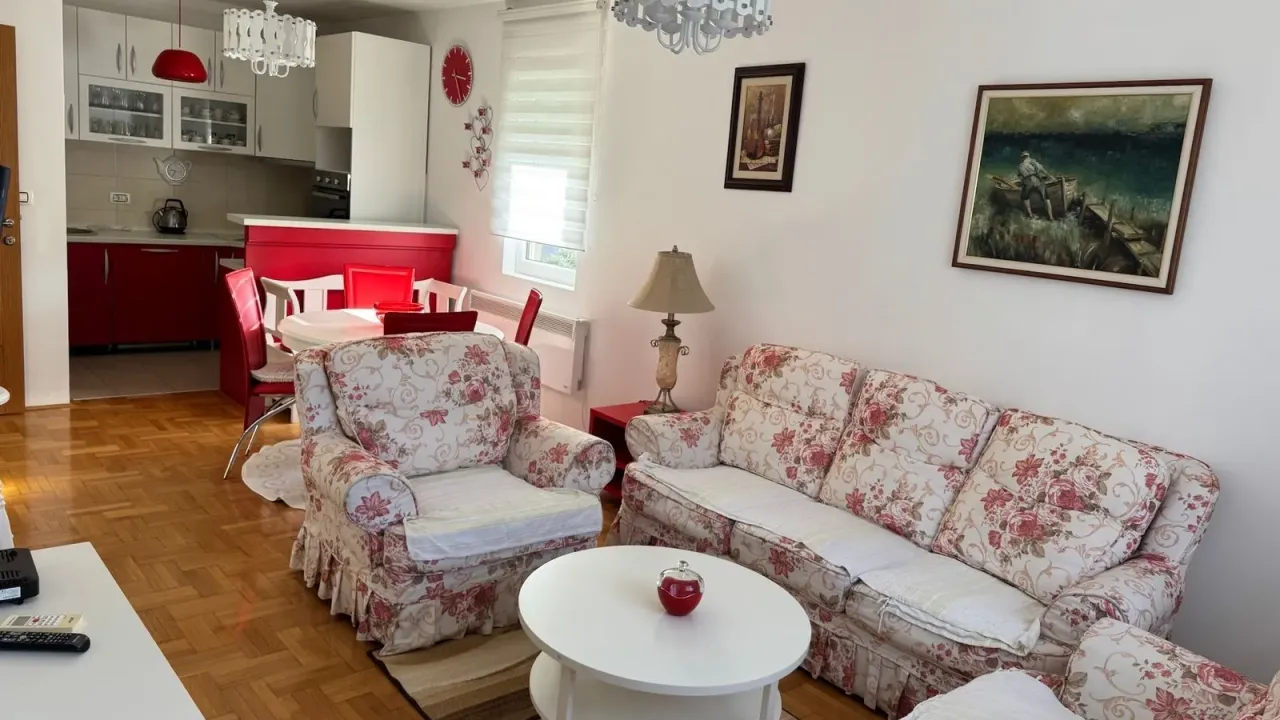 Izdavanje, dvosoban stan, 70m², Seljanovo, Tivat