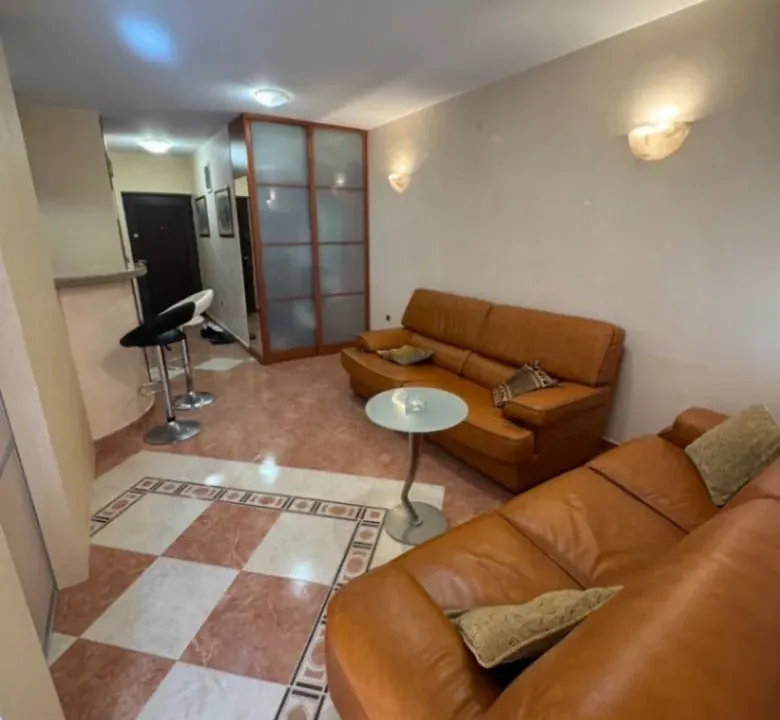 Izdavanje, jednosoban stan, 50m², Centar, Budva