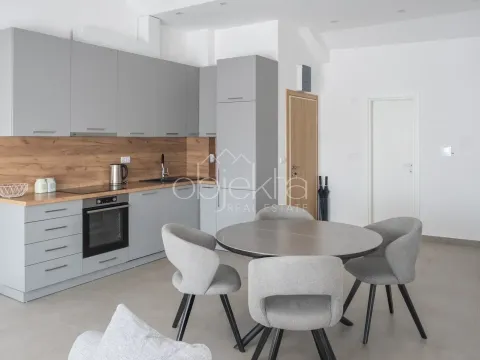 Izdavanje, stan, 70m², Tivat, Crna Gora - image 4