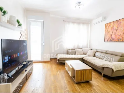 Izdavanje, dvosoban stan, 65m², City Kvart, Podgorica