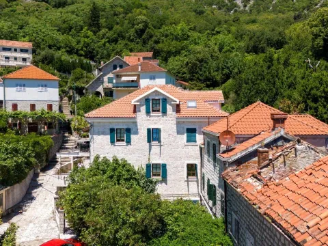 Sale, three bedroom apartment, 112m², Strp, Kotor - image 2