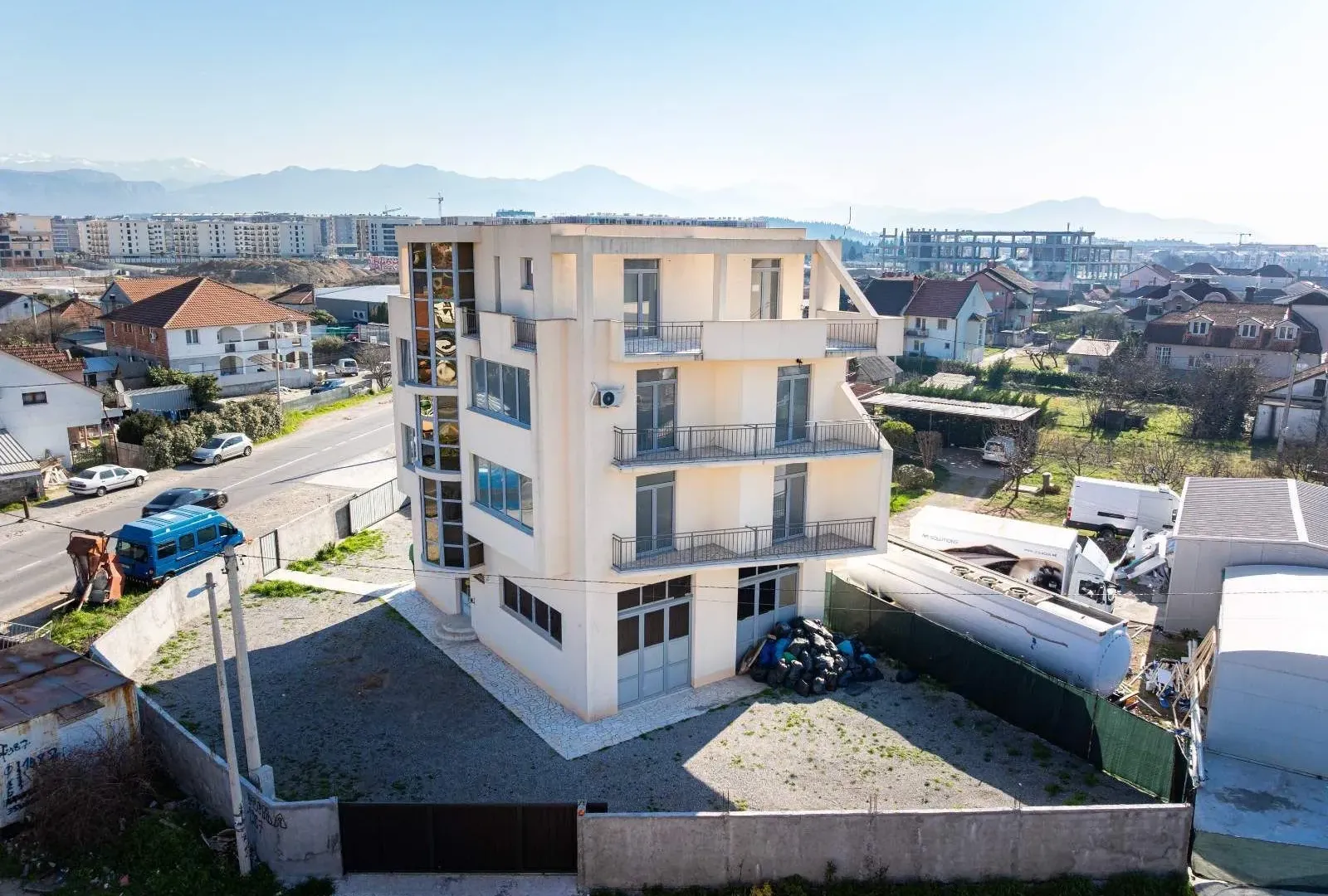 Izdavanje, jednosoban stan, 600m², Gornja Gorica, Podgorica