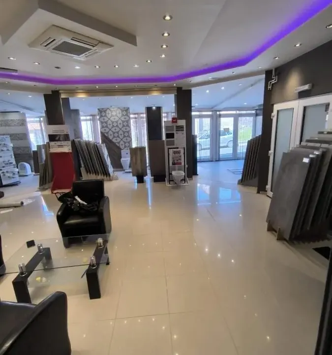 Izdavanje, poslovni prostor, 240m², Čukarica, Beograd