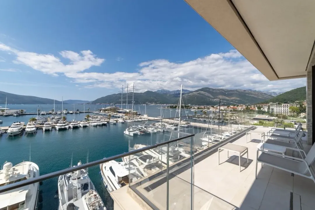 Sale, four bedroom apartment, 498m², Tivat, Crna Gora