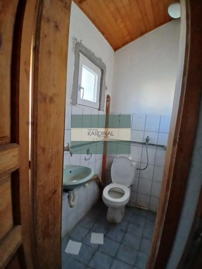 Sale, house, 536m², XI Kongres, Paraćin