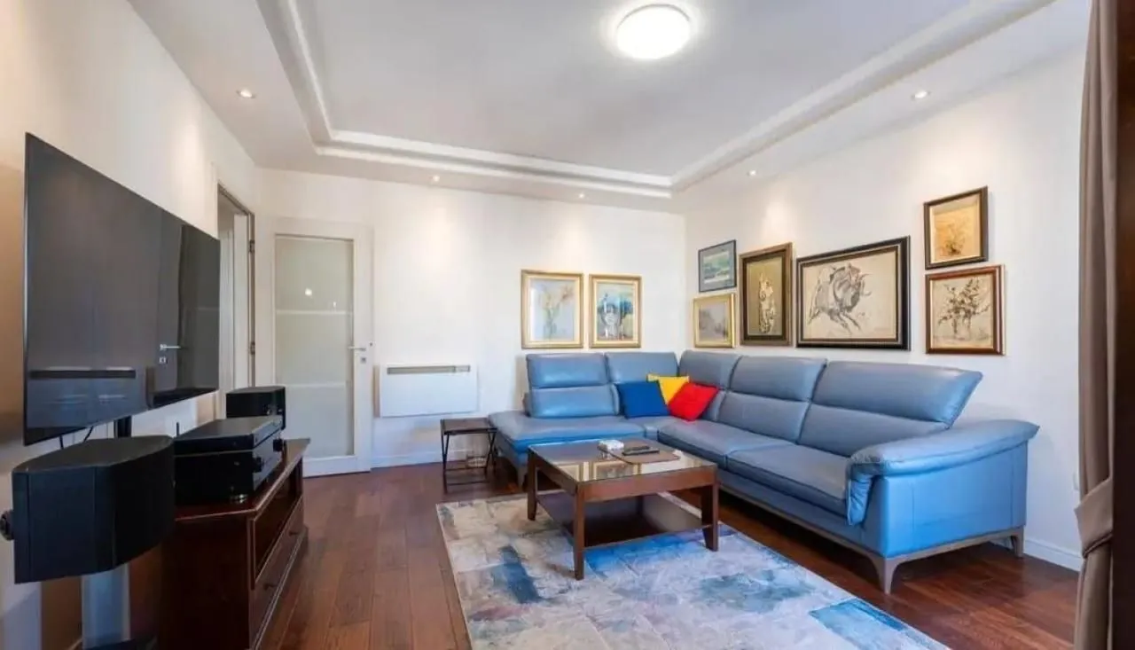 Izdavanje, dvosoban stan, 68m², Central Point, Podgorica
