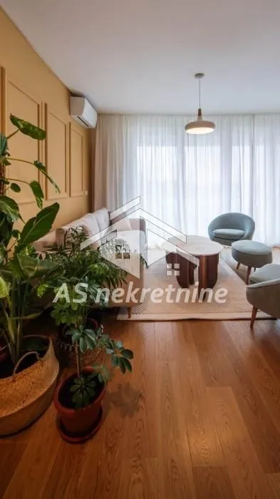 Izdavanje, trosoban stan, 100m², Vračar Sve Podlokacije, Beograd