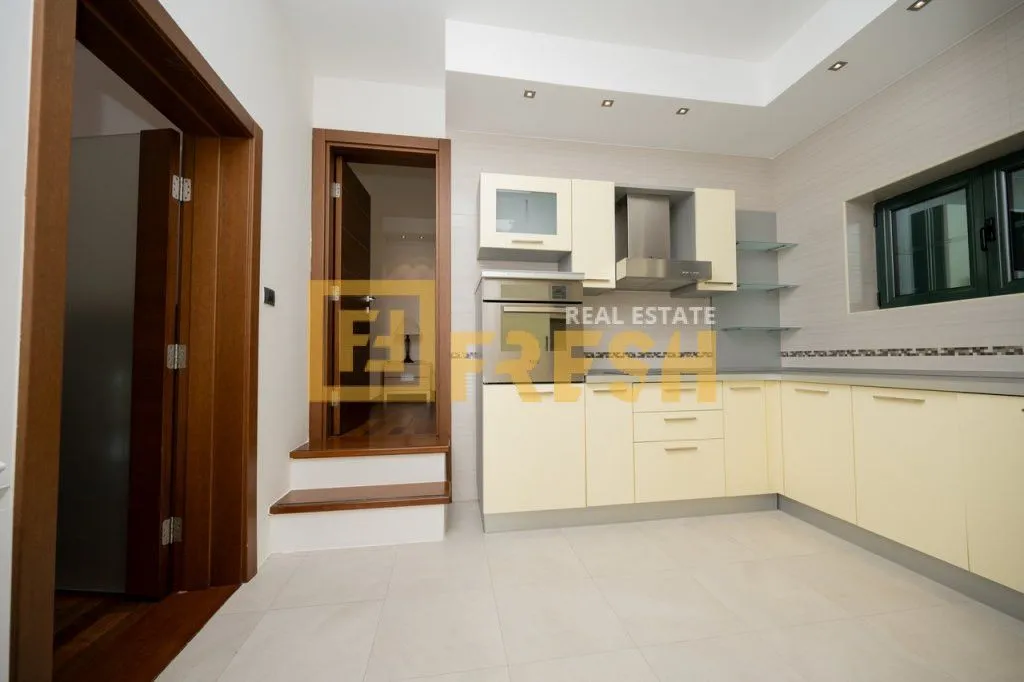Rent, house, 380m², Mareza, Podgorica