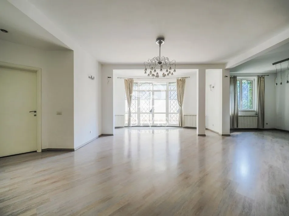 Prodaja, četvorosoban stan, 118m², Savski Venac, Beograd