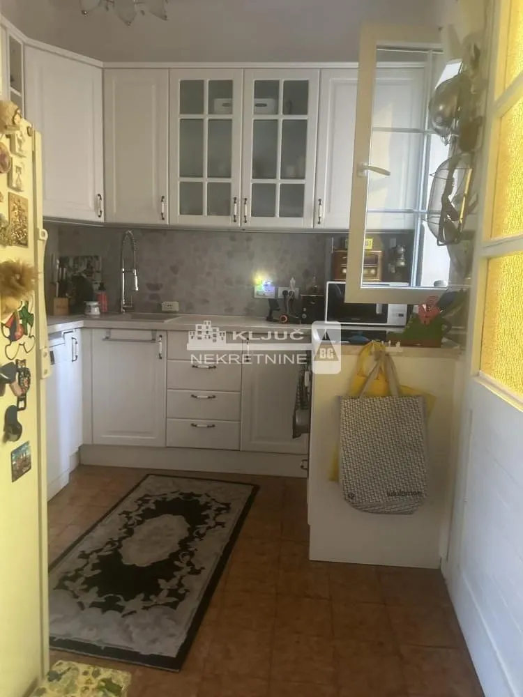 Sale, three bedroom apartment, 87m², Kalenić Pijaca, Vračar Sve Podlokacije
