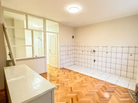 Izdavanje, dvosoban stan, 90m², Centar, Podgorica - image 3