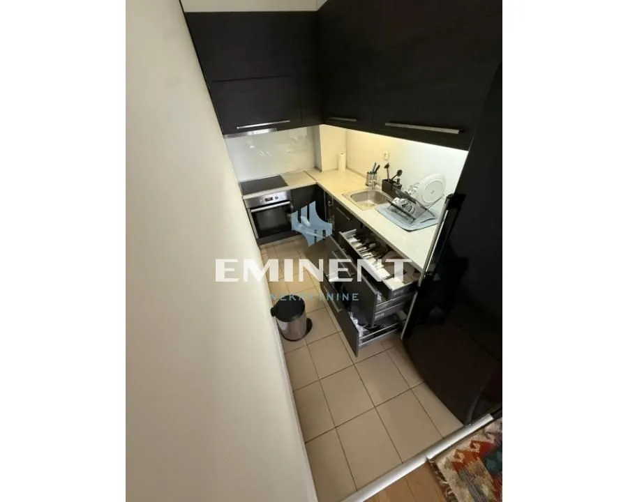Izdavanje, trosoban stan, 73m², Crveni Krst, Beograd