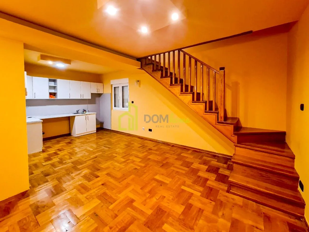 Izdavanje, trosoban stan, 100m², Zagorič, Podgorica