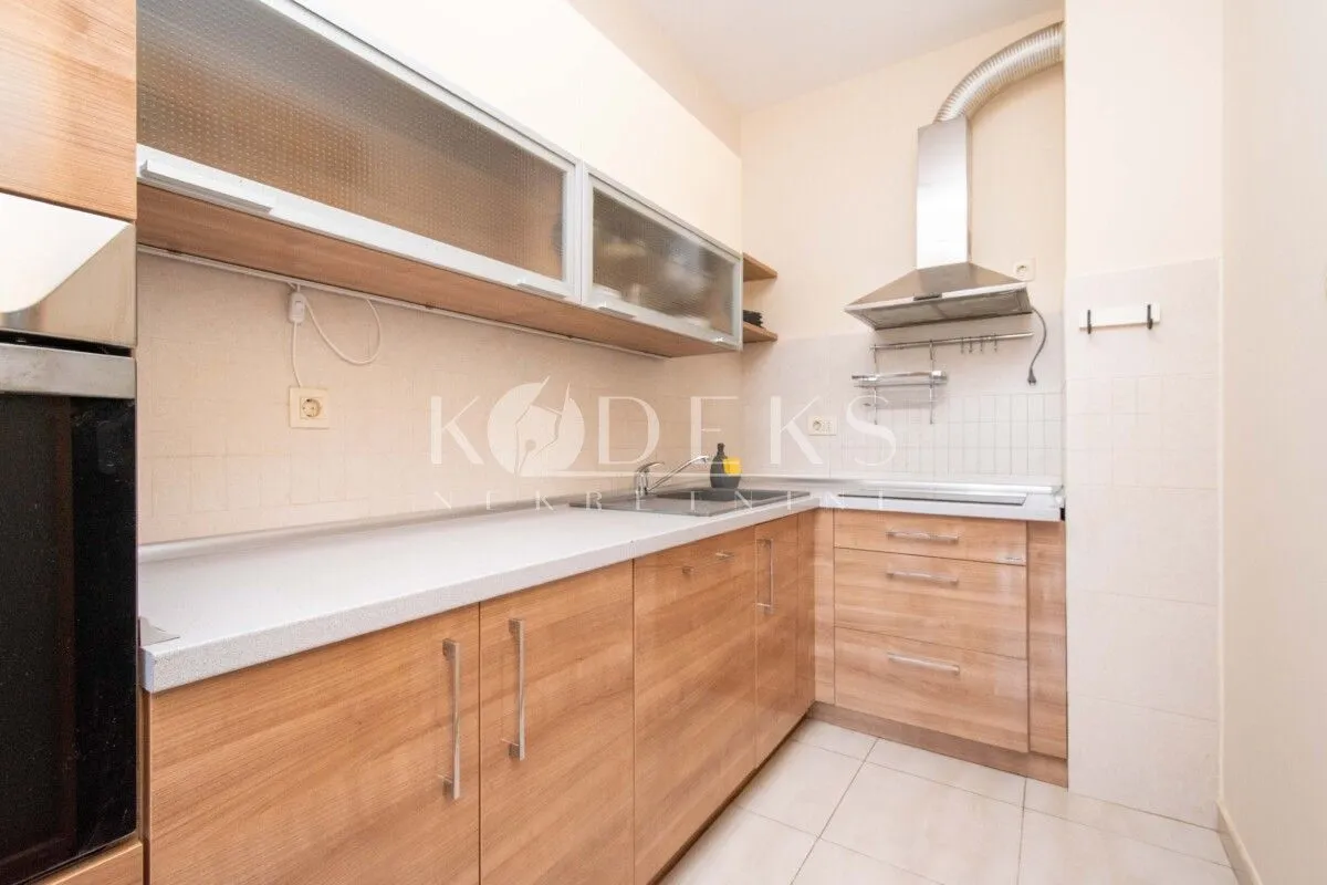 Izdavanje, trosoban stan, 103m², Zabjelo, Podgorica