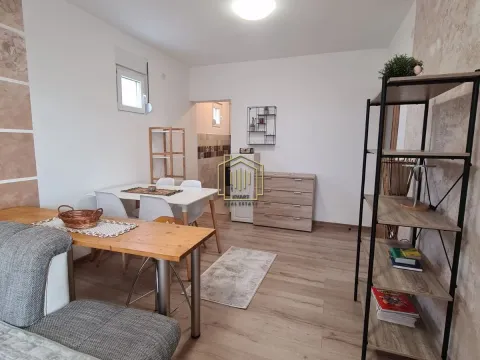 Izdavanje, dvosoban stan, 70m², Momišići, Podgorica - image 2