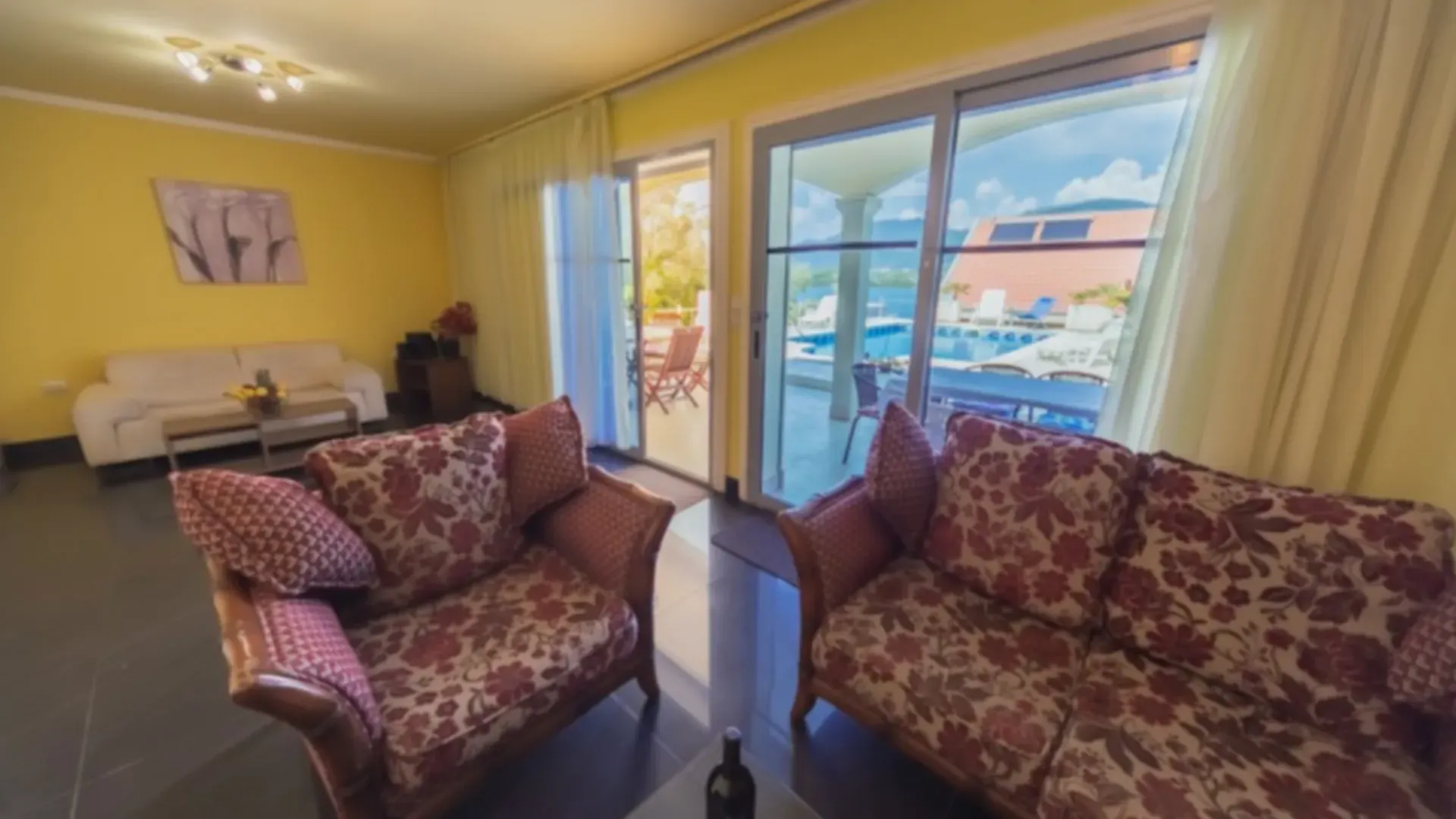 Rent, house, 220m², Đuraševići, Tivat