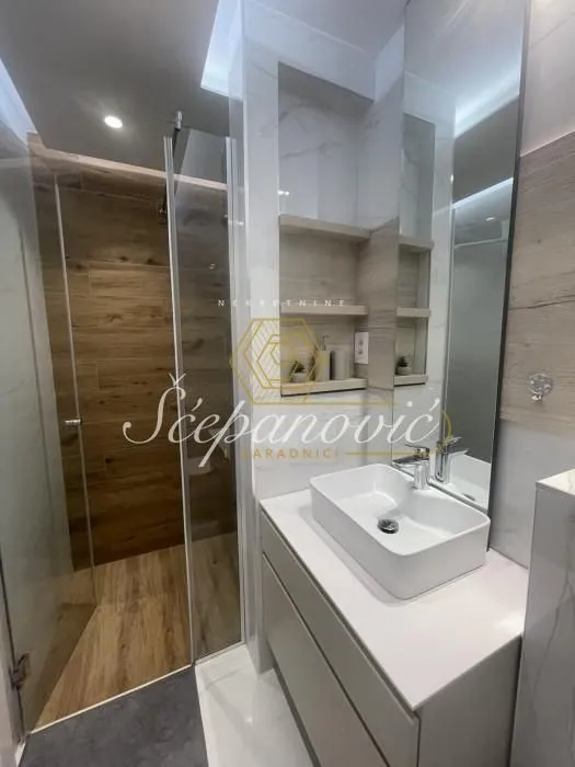 Izdavanje, dvosoban stan, 52m², Grbavica, Novi Sad Sve Podlokacije