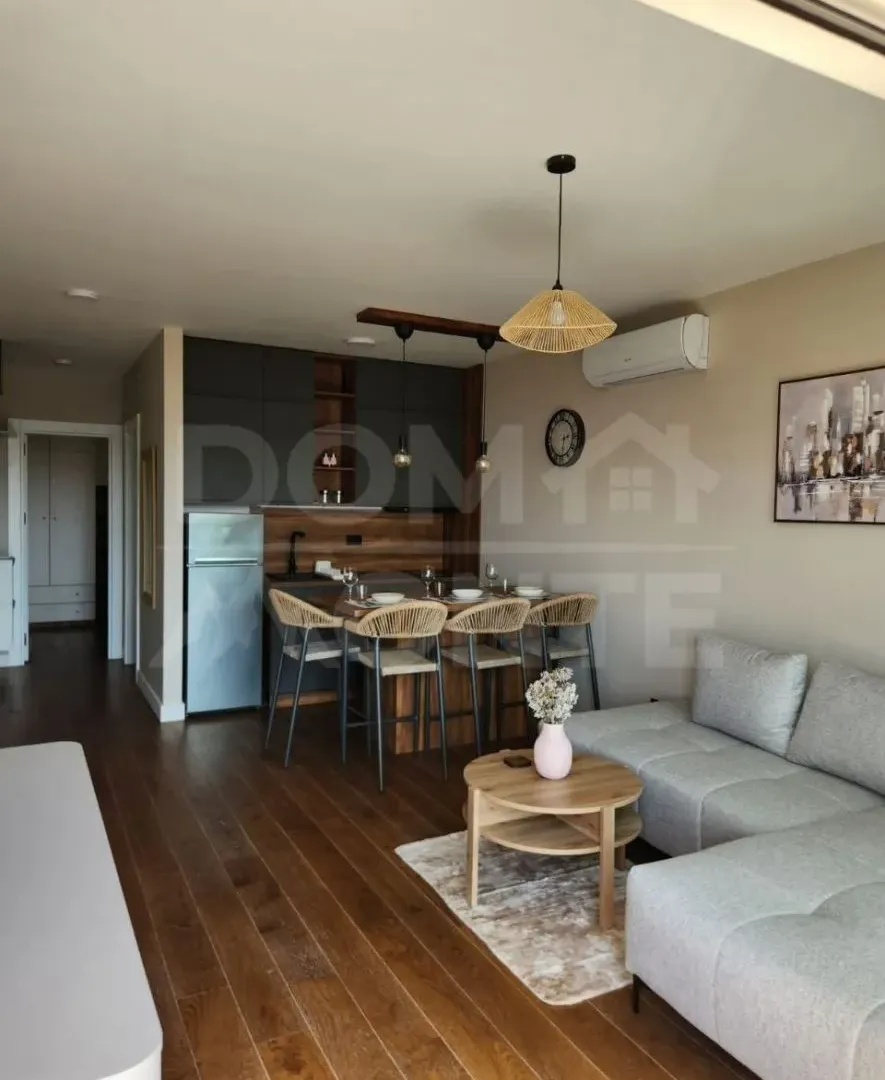Izdavanje, jednosoban stan, 40m², Tivat, Crna Gora