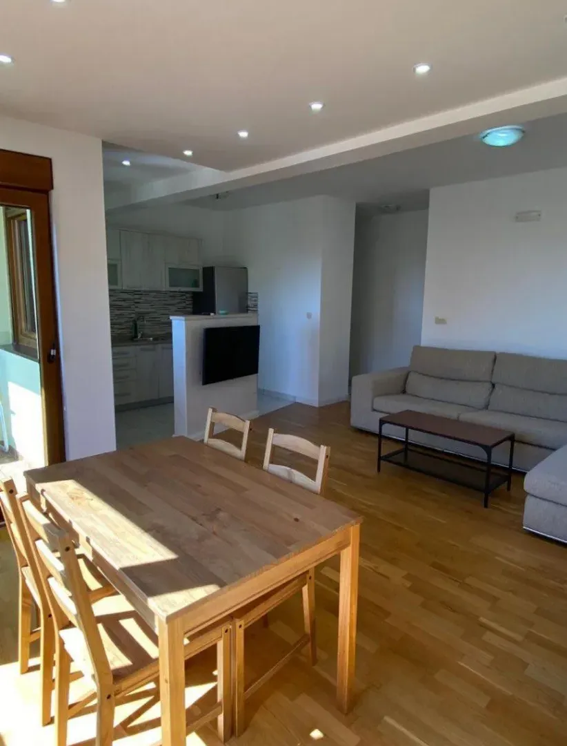 Prodaja, jednosoban stan, 64m², Podmaine, Budva
