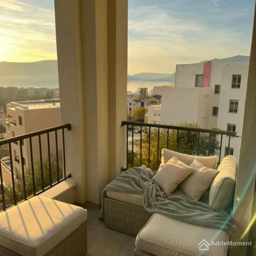 Prodaja, dvosoban stan, 71m², Centar, Tivat