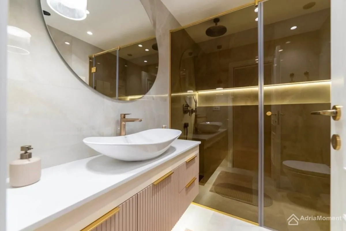 Sale, three bedroom apartment, 201m², Centar, Tivat