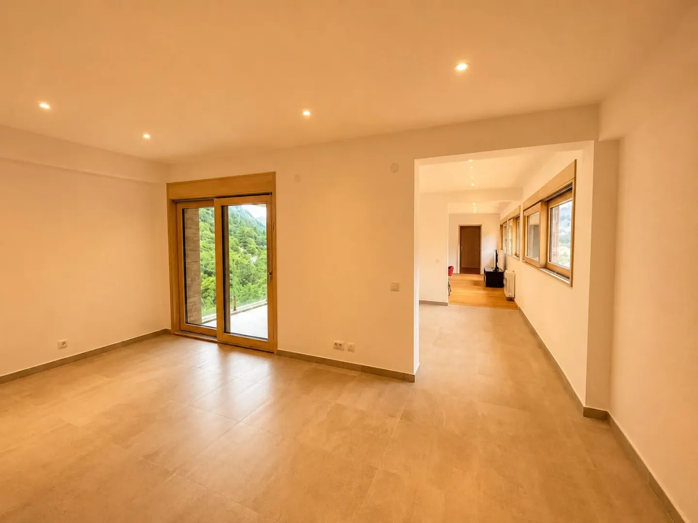 Prodaja, trosoban stan, 198m², Škaljari, Kotor